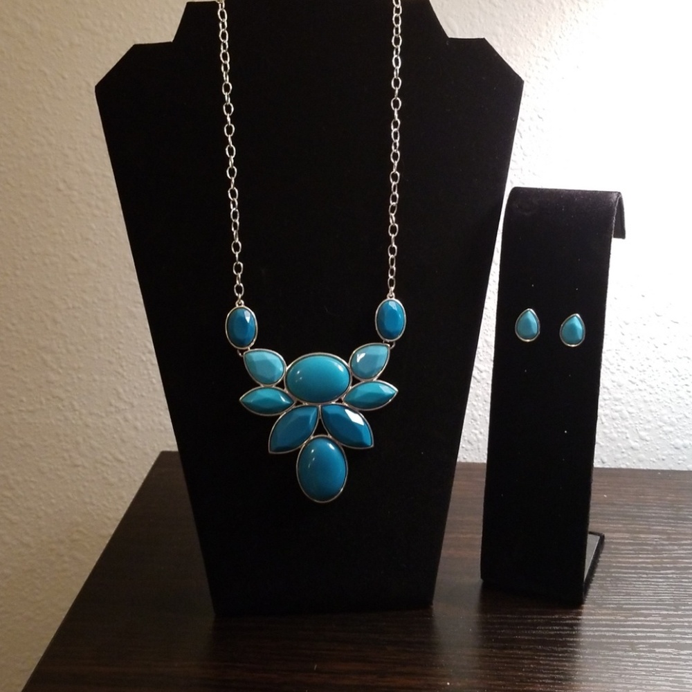 🆕️Turquoise Color Necklace & Earring Set 💕